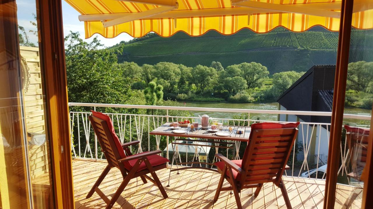 Casa Barzen - Stilvoll Urlauben An Der Mosel Apartment Reil Exterior photo